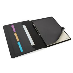 Teczka konferencyjna A4 Swiss Peak Scirpt AWARE™ z nadrukiem Twojego logo, materiał: papier, rpet, kolor: czarny Teczka konferencyjna A4 Swiss Peak Scirpt AWARE™ z nadrukiem Twojego logo, materiał: papier, rpet, kolor: czarny