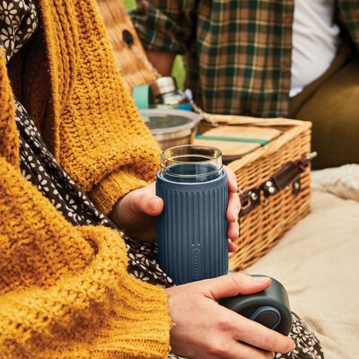 Kubek termiczny 340 ml Black+Blum z nadrukiem Twojego logo, materiał: szkło, silikon, kolor: szary Kubek termiczny 340 ml Black+Blum z nadrukiem Twojego logo, materiał: szkło, silikon, kolor: szary